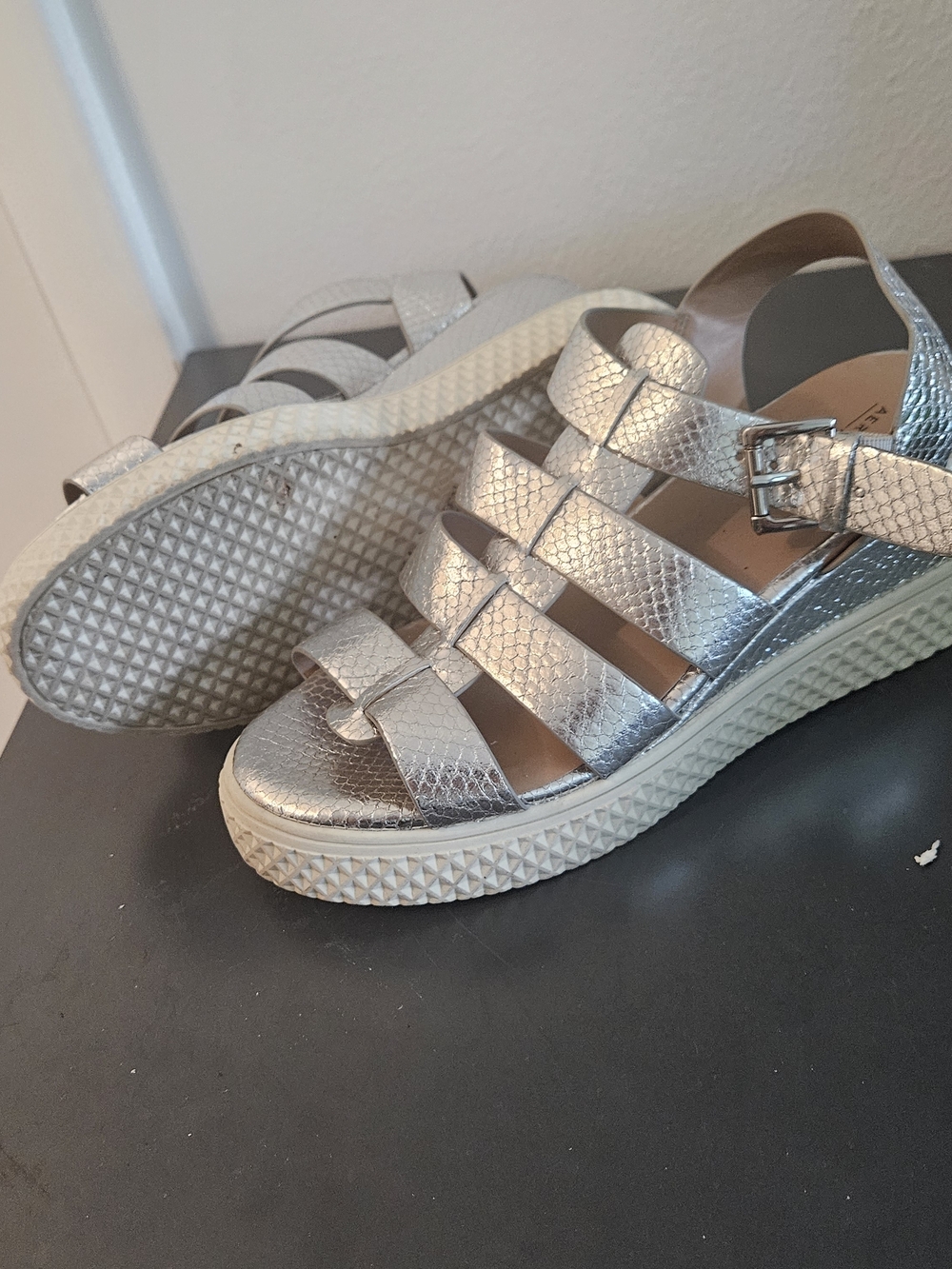 AEROSOLES Silver Textured Platform Strappy Sandals